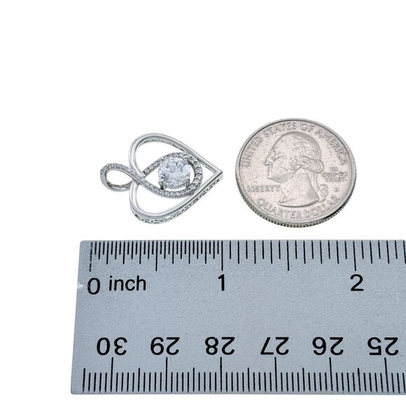 Elegant Silver Heart Pendant - Picture 4 of 5